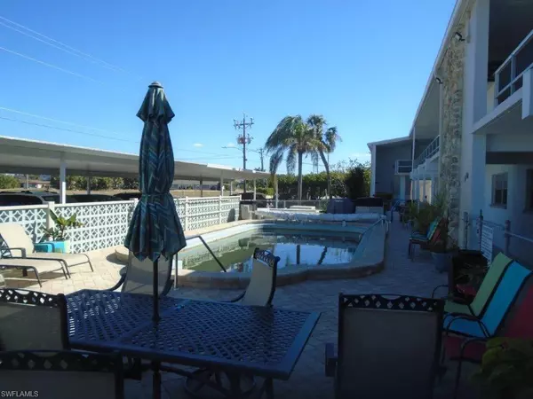 Cape Coral, FL 33904,708 Victoria DR #206