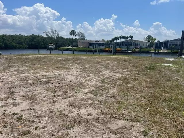 5537 Sir Walter WAY, North Fort Myers, FL 33917