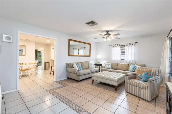 634 103rd AVE N, Naples, FL 34108