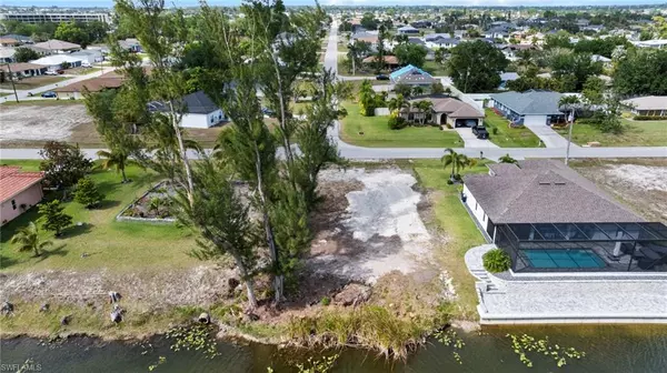 Cape Coral, FL 33990,216 SE 15th TER
