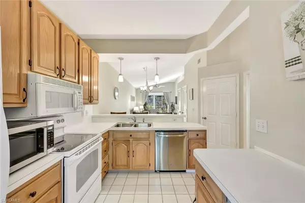Naples, FL 34113,8228 Twelve Oaks CIR #323