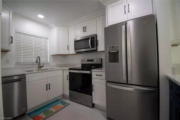 Fort Myers, FL 33908,16007 Davis RD #613