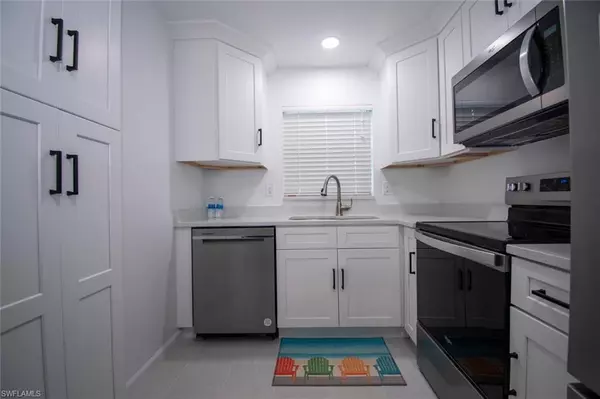 Fort Myers, FL 33908,16007 Davis RD #613