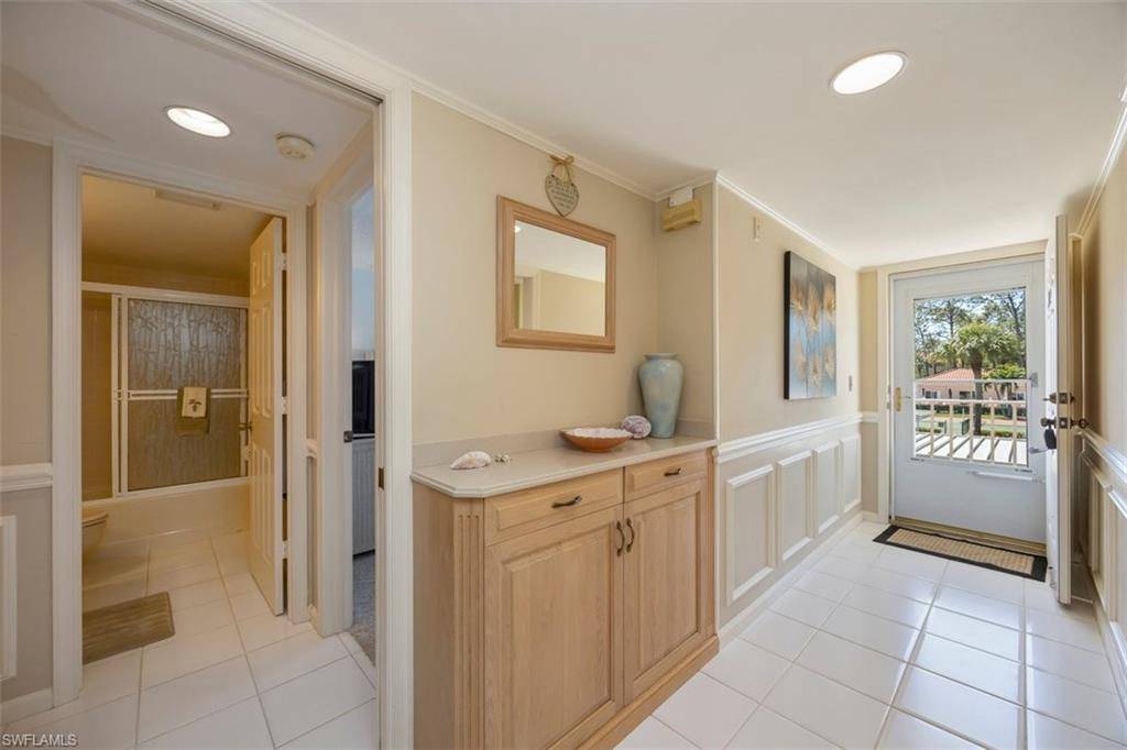Naples, FL 34112,5980 Amherst DR #D202