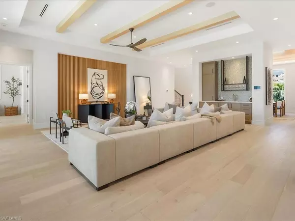 Naples, FL 34103,612 Binnacle DR