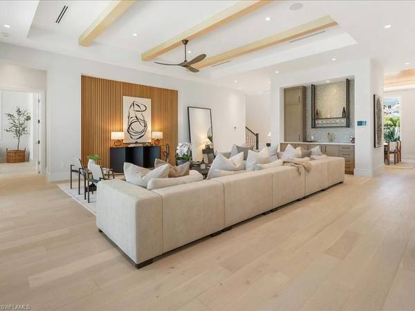 Naples, FL 34103,612 Binnacle DR