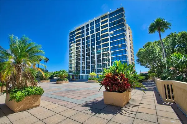 Naples, FL 34103,4031 Gulf Shore BLVD N #8E
