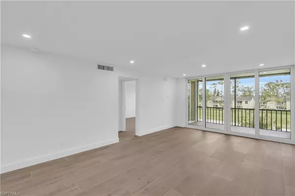Naples, FL 34105,1085 Forest Lakes DR #8303