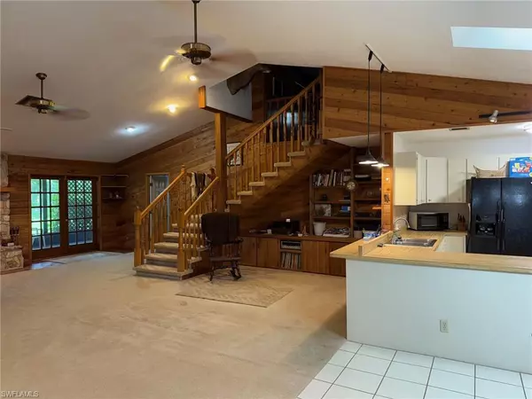 Naples, FL 34109,660 York TER