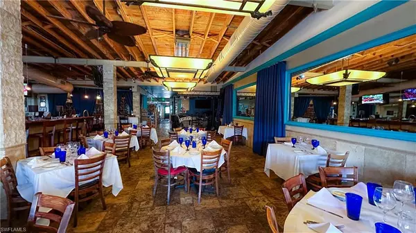 Naples, FL 34102,852 5th AVE S