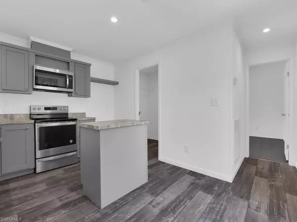 Estero, FL 33928,21190 Cypress Park CIR