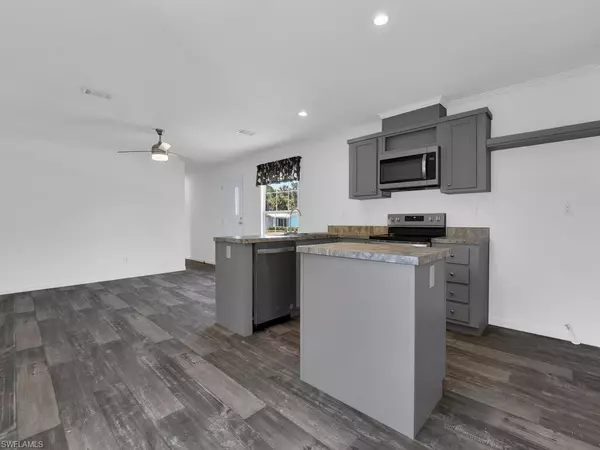 Estero, FL 33928,21190 Cypress Park CIR