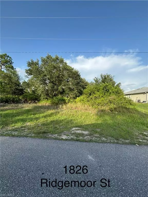 1826 Ridgemoor ST, Lehigh Acres, FL 33972