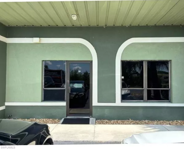 11000 Metro PKWY #1, Fort Myers, FL 33966