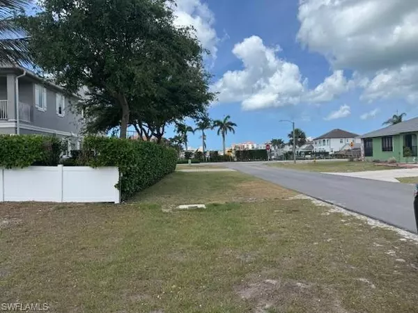 Naples, FL 34108,508 105th AVE N