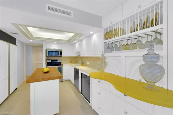 Naples, FL 34103,4041 Gulf Shore BLVD N #108