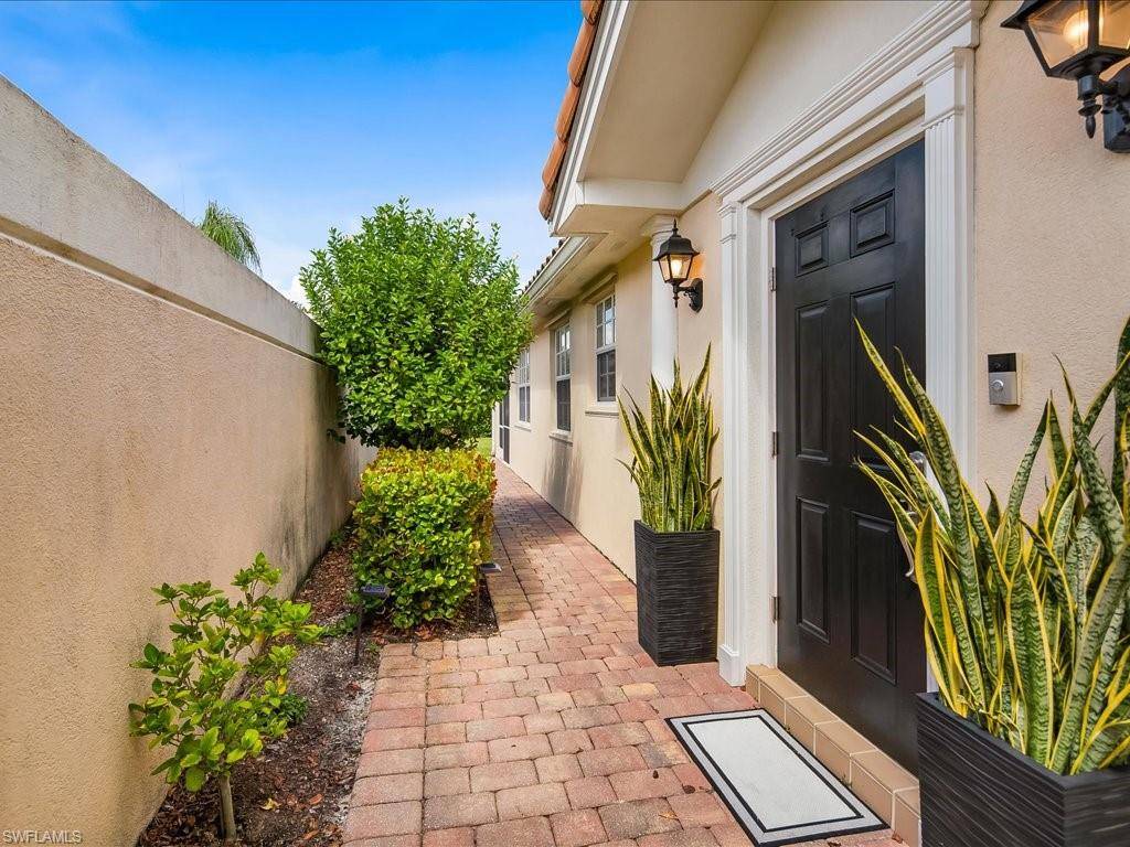 Naples, FL 34119,3238 Barbados LN