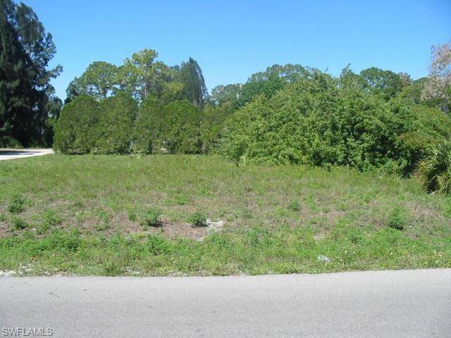 7598 Breeze DR, North Fort Myers, FL 33917