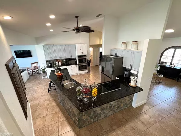 Cape Coral, FL 33990,940 SE 20th CT