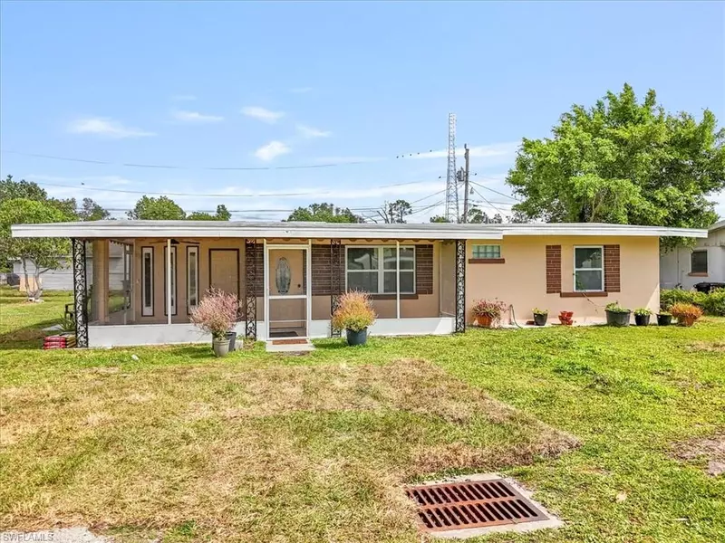 48 Victoria DR, North Fort Myers, FL 33917