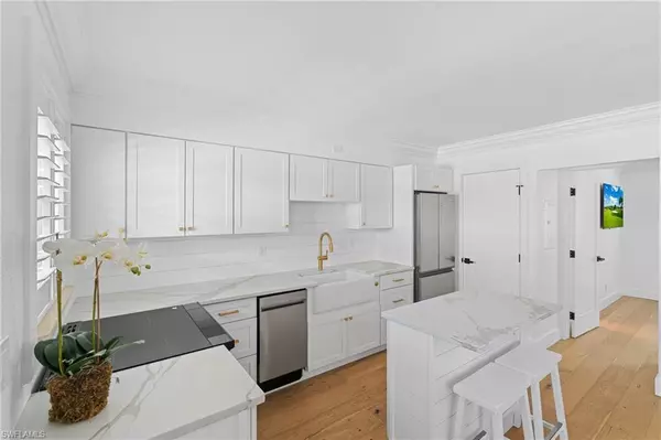 Naples, FL 34102,980 7th AVE S #107