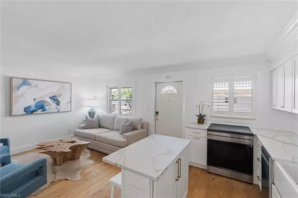 Naples, FL 34102,980 7th AVE S #107