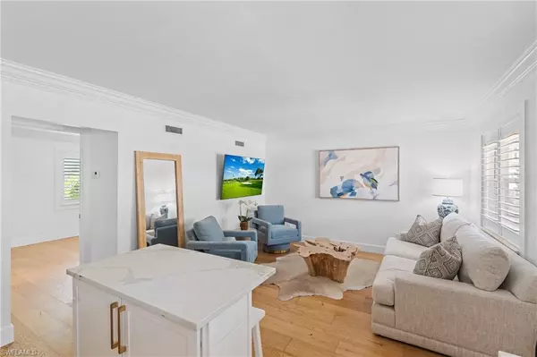 Naples, FL 34102,980 7th AVE S #107