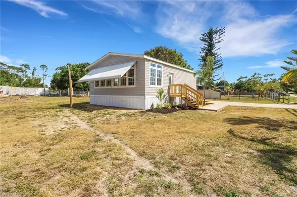 North Fort Myers, FL 33917,8093 Marx DR