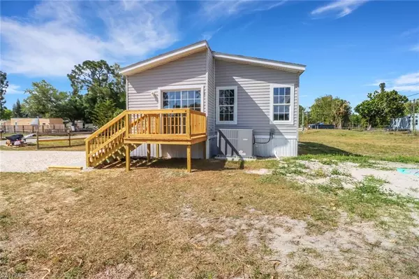 North Fort Myers, FL 33917,8093 Marx DR