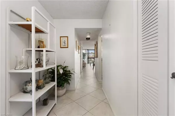 Marco Island, FL 34145,601 Seaview CT #C201