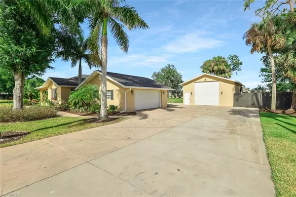 North Fort Myers, FL 33917,17060 Cypress Creek DR
