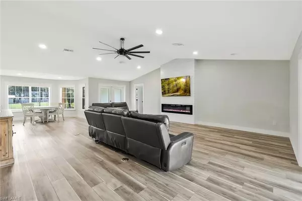 North Fort Myers, FL 33917,17060 Cypress Creek DR