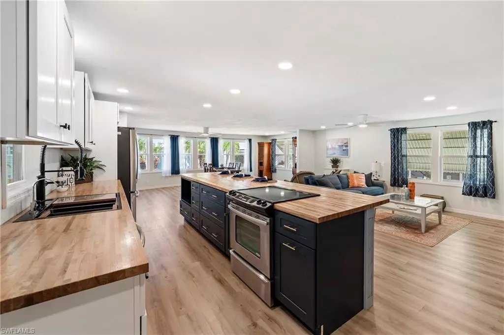 North Fort Myers, FL 33917,5520 Sir Walter WAY