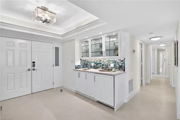 Naples, FL 34103,4031 Gulf Shore BLVD N #3E