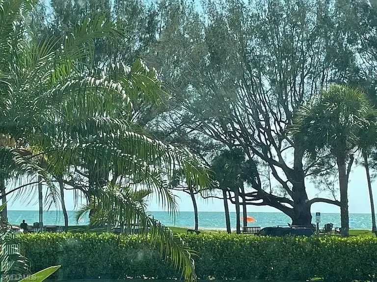 Naples, FL 34102,2100 Gulf Shore BLVD N #100