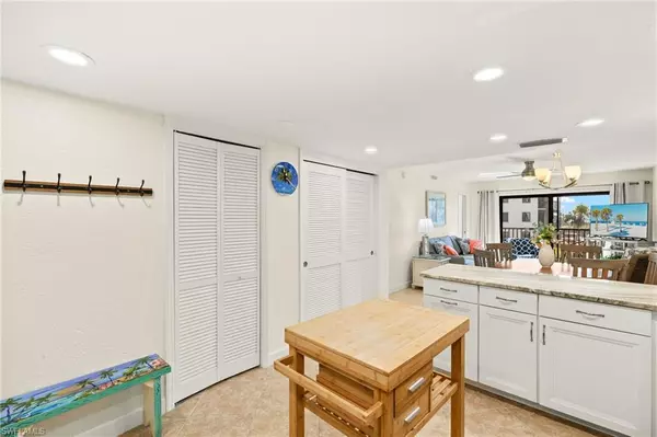 Sanibel, FL 33957,671 E Gulf DR #2C2
