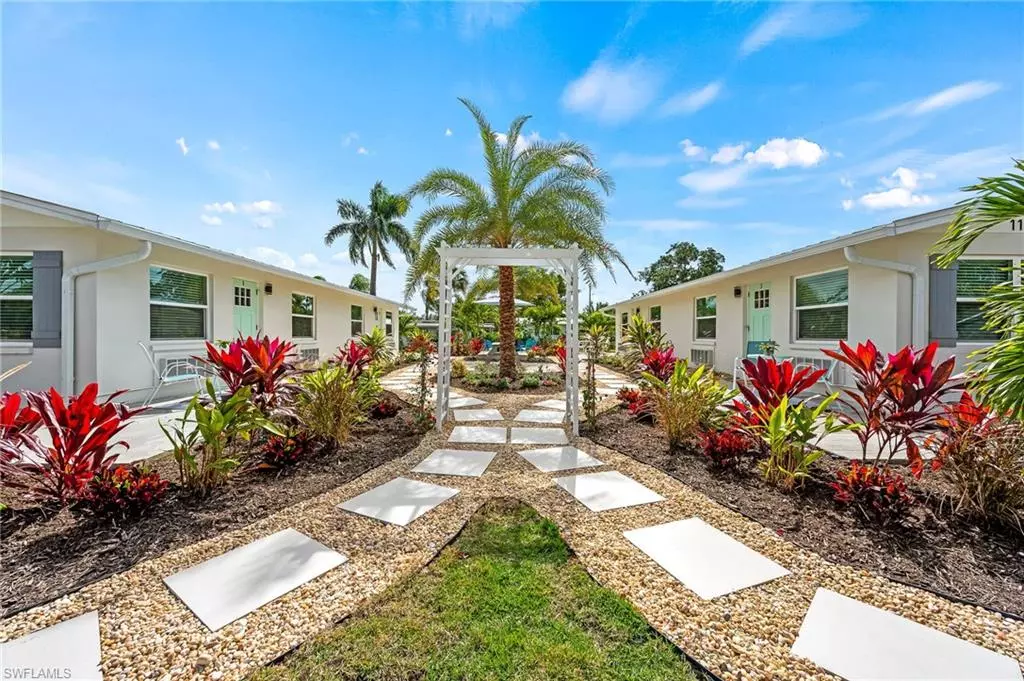 Naples, FL 34103,1100 Highlands DR #3