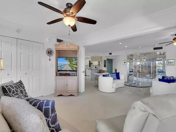 Naples, FL 34108,5930 Via Lugano #305