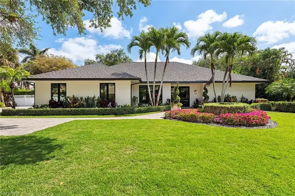 6608 Ridgewood DR, Naples, FL 34108