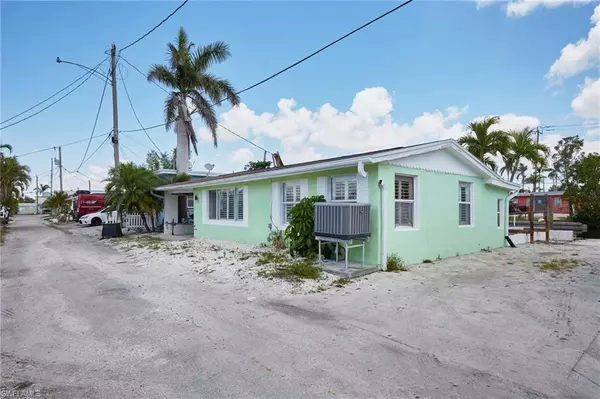 Matlacha, FL 33993,2647 Pine ST