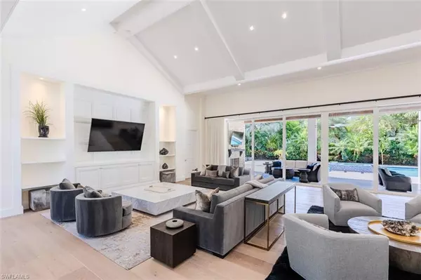 Naples, FL 34108,702 BOBWHITE LN