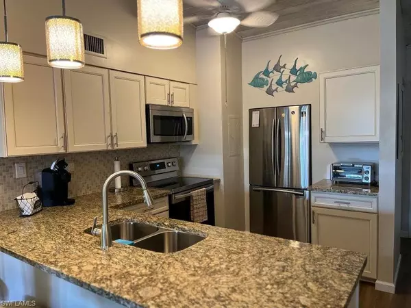 Marco Island, FL 34145,32 Greenbrier ST #3-204
