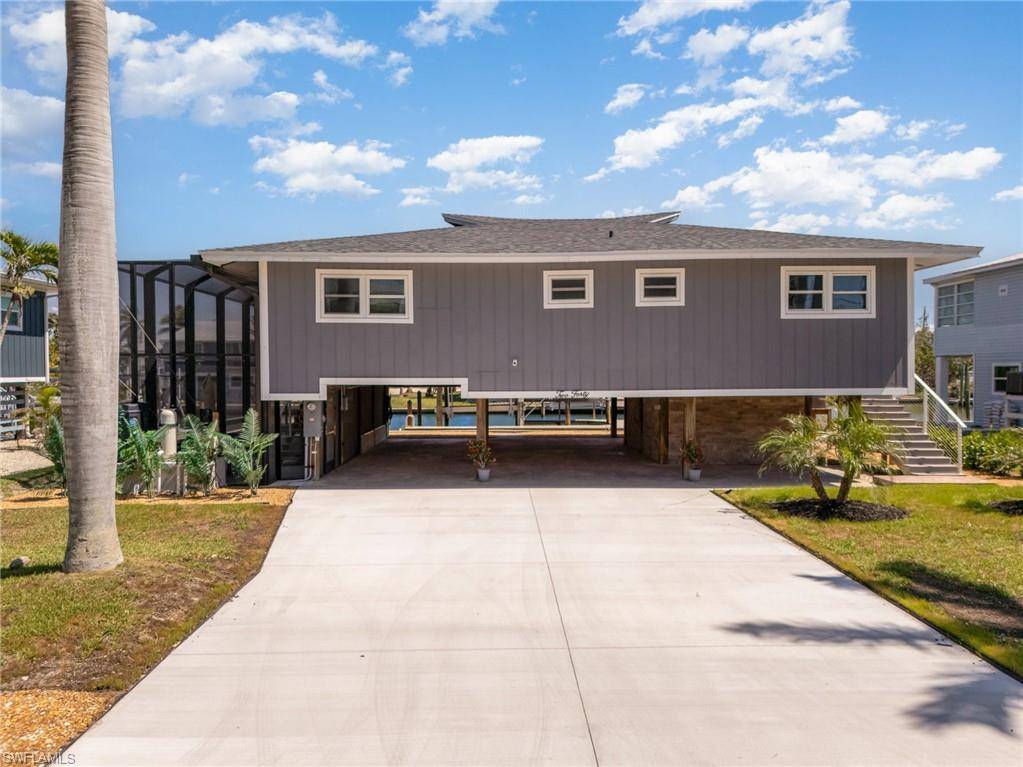 Fort Myers Beach, FL 33931,240 Driftwood LN
