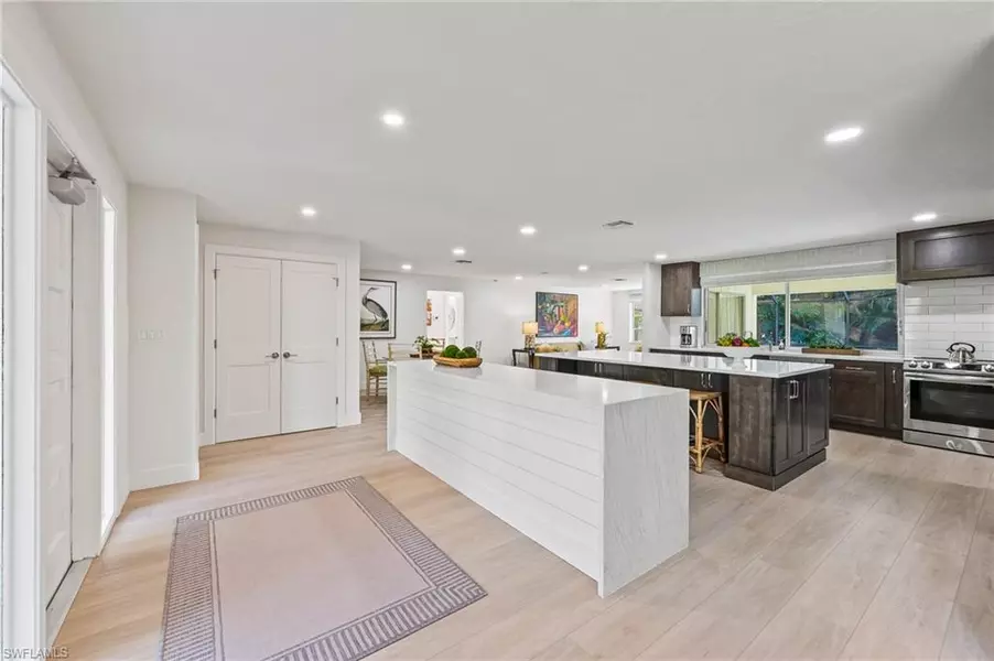 606 Wedge DR, Naples, FL 34103