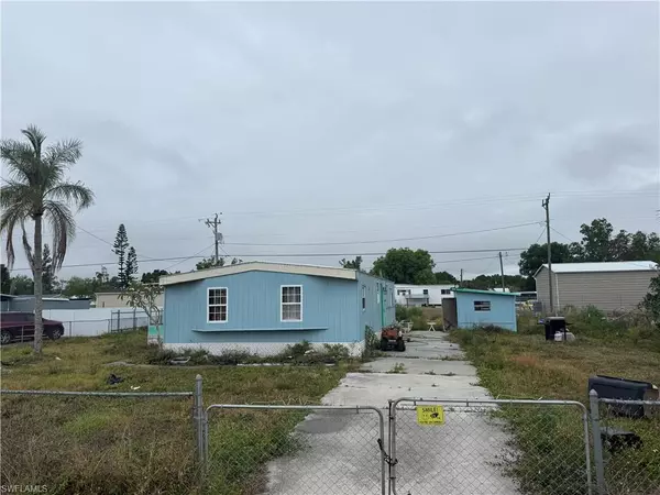 North Fort Myers, FL 33917,8190 Everhart DR