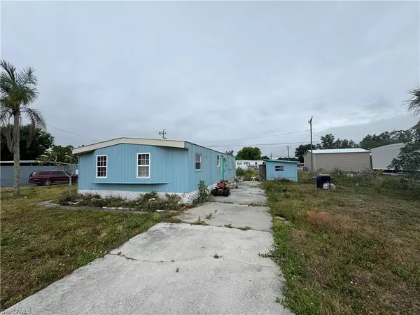 8190 Everhart DR, North Fort Myers, FL 33917