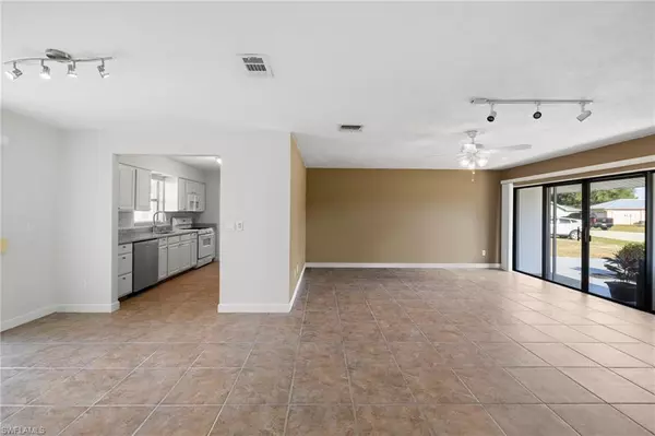 Lehigh Acres, FL 33936,10621 Baytree CT