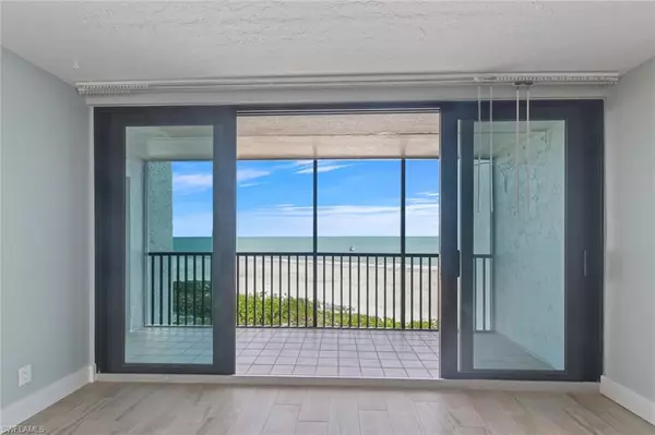 Sanibel, FL 33957,1501 Middle Gulf DR #305A