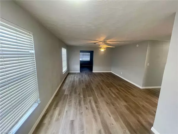 Naples, FL 34102,1279 5th AVE N