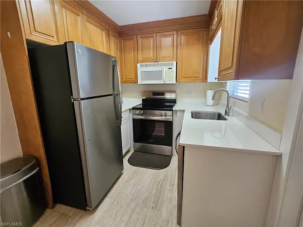 Naples, FL 34102,835 9th AVE S